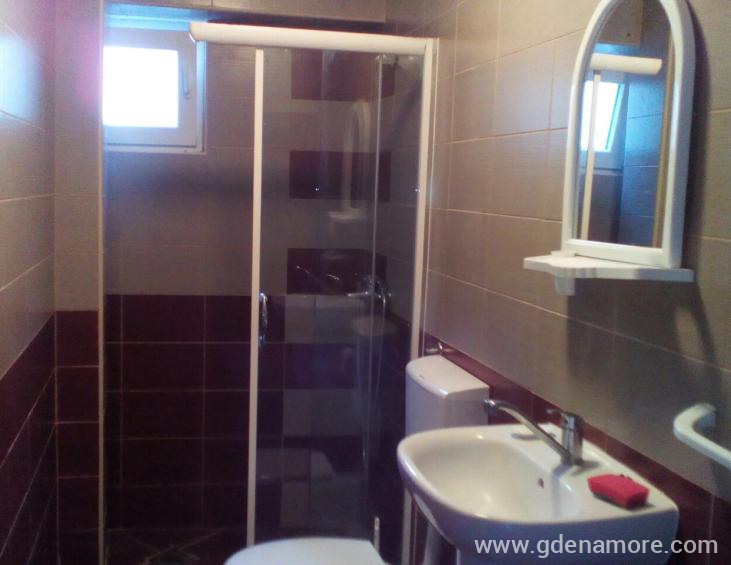 Kupatilo u apartmanu 1c